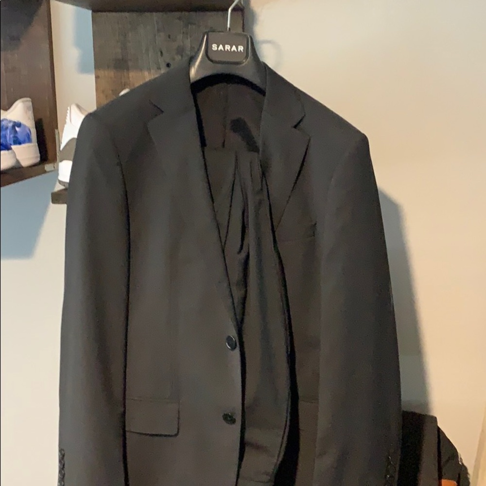 Sara suit